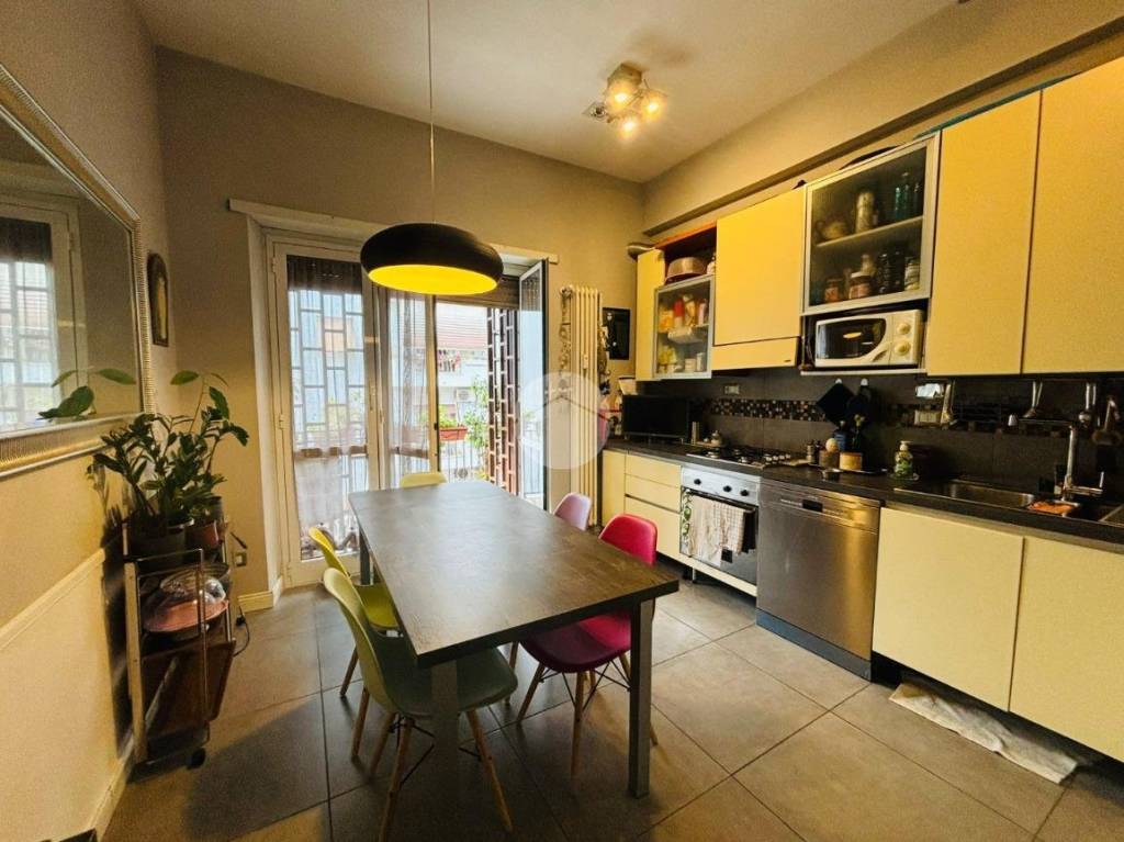 appartamento in vendita a Roma in zona Ardeatino