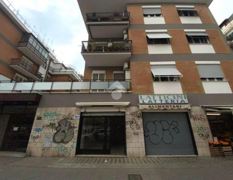 locale commerciale in vendita a Roma in zona Primavalle