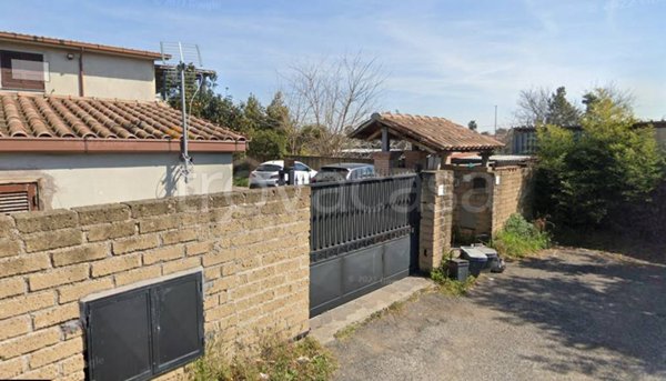 casa indipendente in vendita a Roma in zona Axa