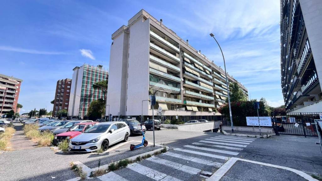 appartamento in vendita a Roma in zona Cinecittà