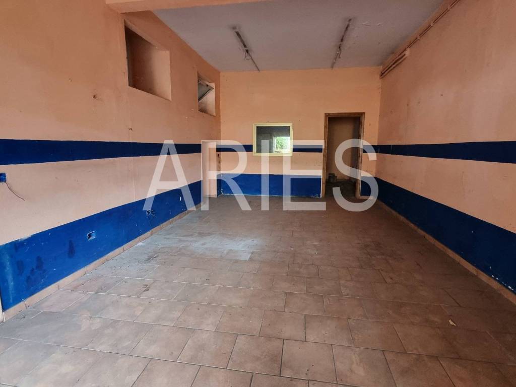 negozio in vendita a Roma in zona Ponte di Nona