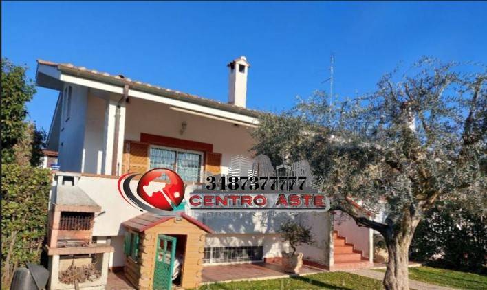 casa indipendente in vendita a Roma in zona Infernetto