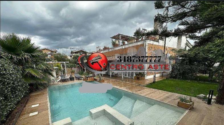 casa indipendente in vendita a Roma in zona Infernetto