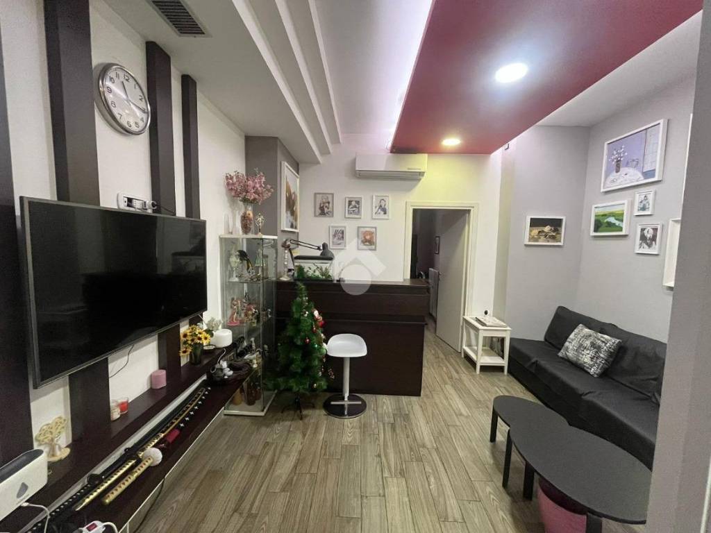 negozio in vendita a Roma in zona Esquilino