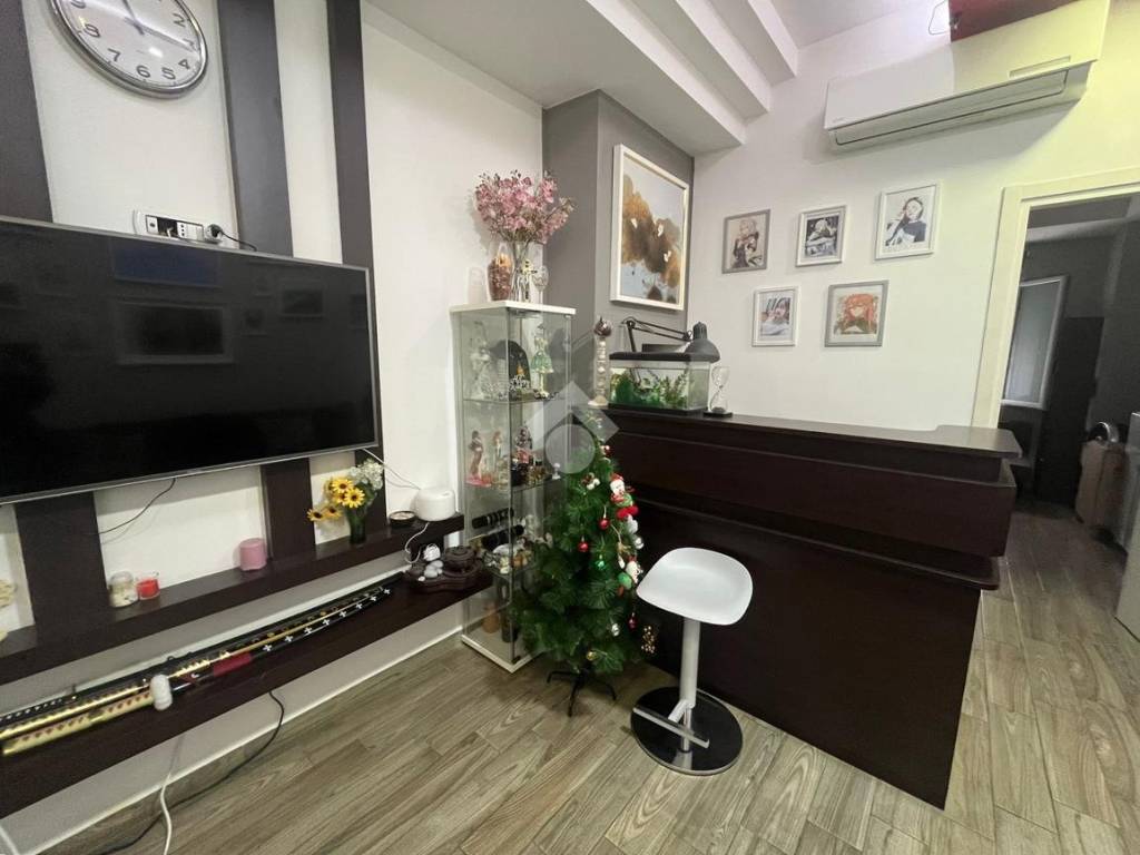 negozio in vendita a Roma in zona Esquilino