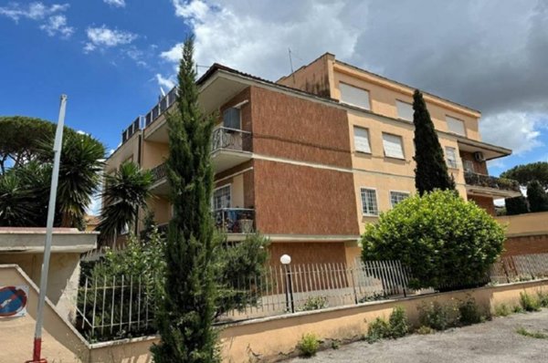 appartamento in vendita a Roma in zona Appio Claudio