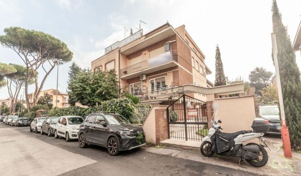 appartamento in vendita a Roma in zona Appio Claudio