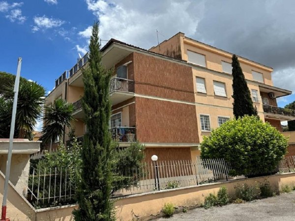 appartamento in vendita a Roma in zona Appio Claudio