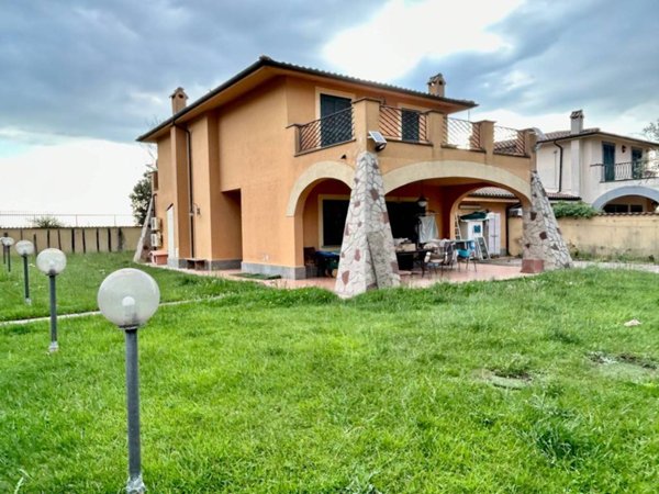 casa indipendente in vendita a Roma in zona Ponte di Nona