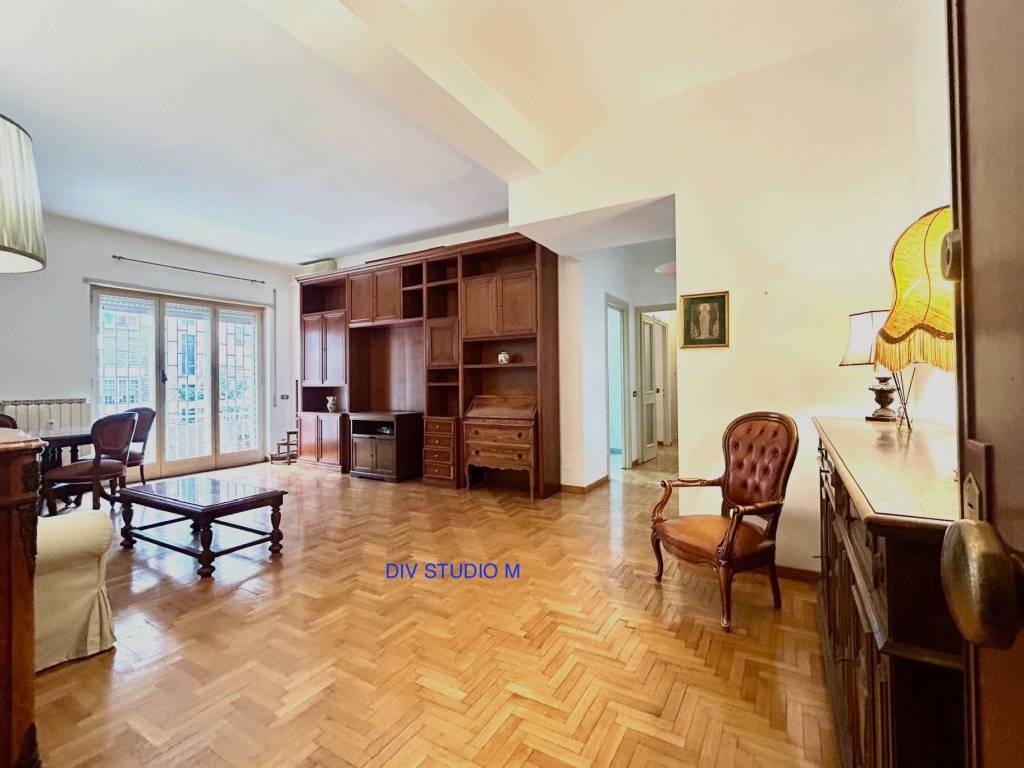 appartamento in vendita a Roma in zona Ardeatino