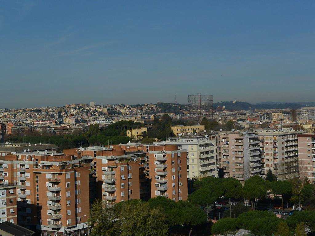 appartamento in vendita a Roma in zona Ostiense