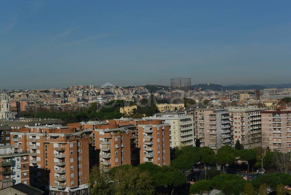appartamento in vendita a Roma in zona Ostiense