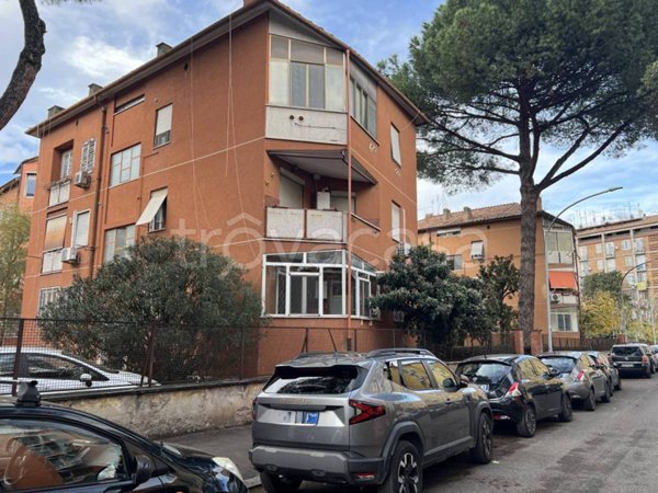 appartamento in vendita a Roma in zona Appio Claudio