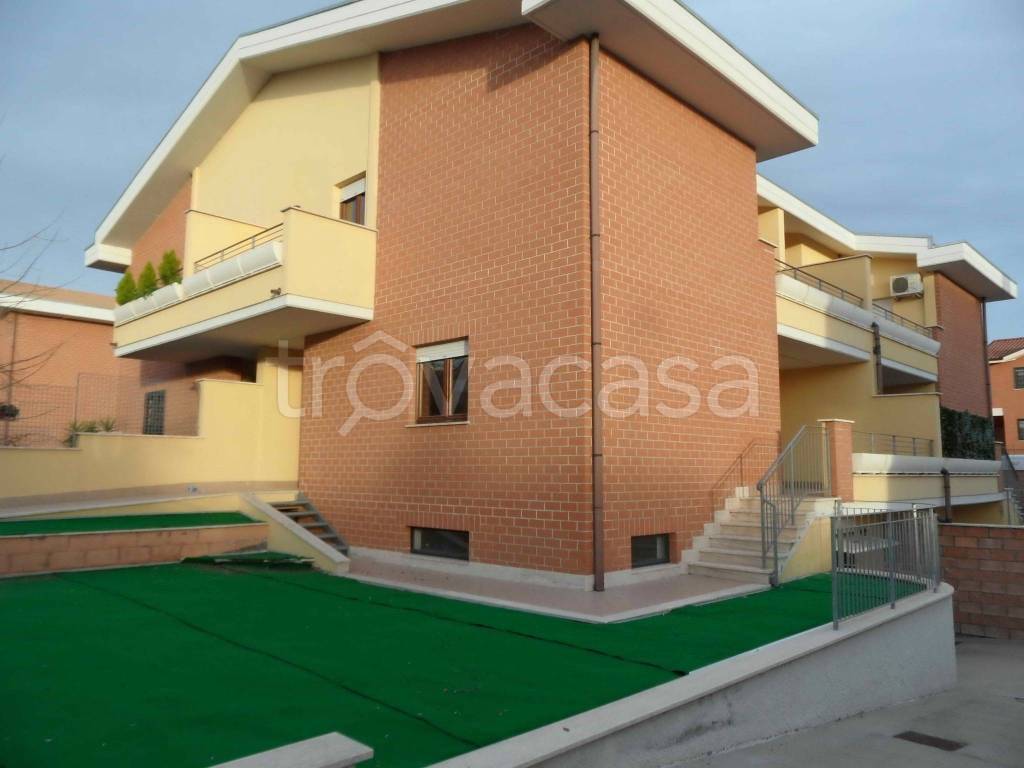 casa indipendente in vendita a Roma in zona Cesano