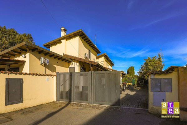 casa indipendente in vendita a Roma in zona Ostiense