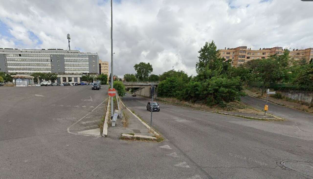 ufficio in vendita a Roma in zona Spinaceto
