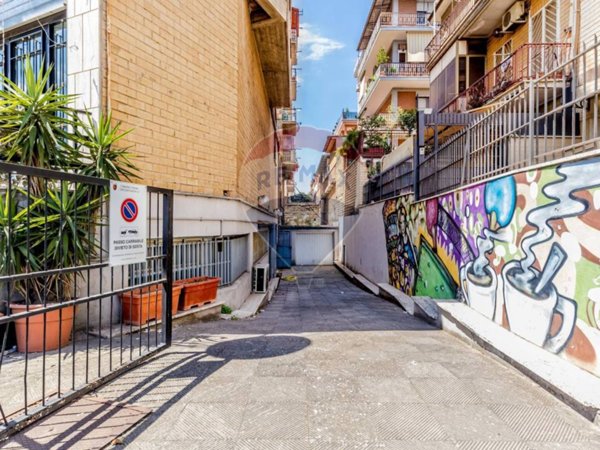 negozio in vendita a Roma in zona Torre Angela