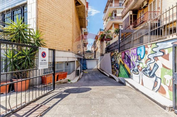 negozio in vendita a Roma in zona Torre Angela
