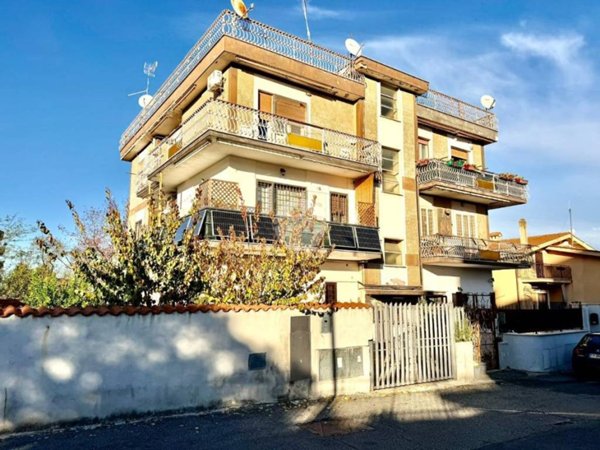 appartamento in vendita a Roma in zona Borghesiana