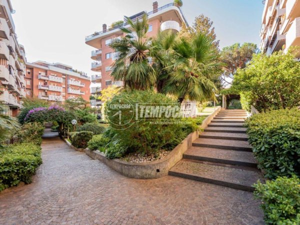 appartamento in vendita a Roma in zona Mostacciano