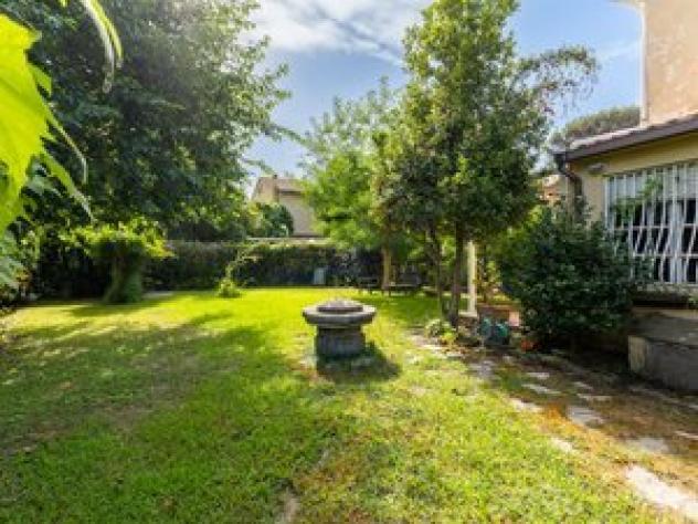 casa indipendente in vendita a Roma in zona Casal Palocco