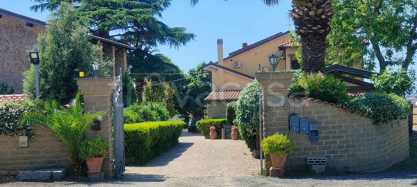 capannone in vendita a Roma in zona Finocchio