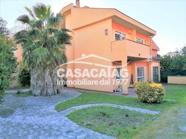 casa indipendente in vendita a Roma in zona Infernetto
