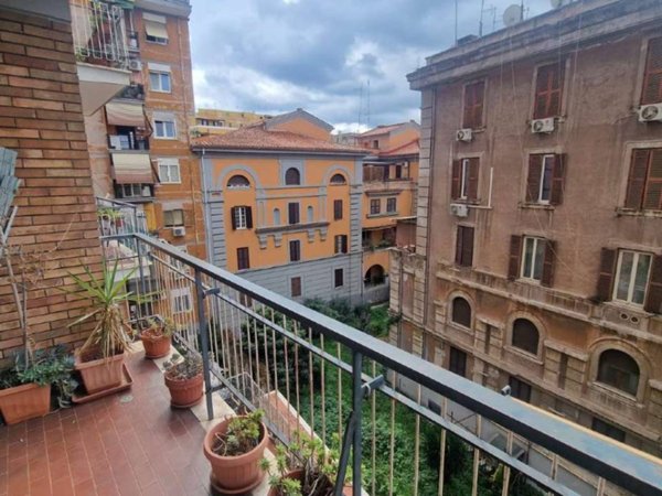 appartamento in vendita a Roma in zona Appio Latino