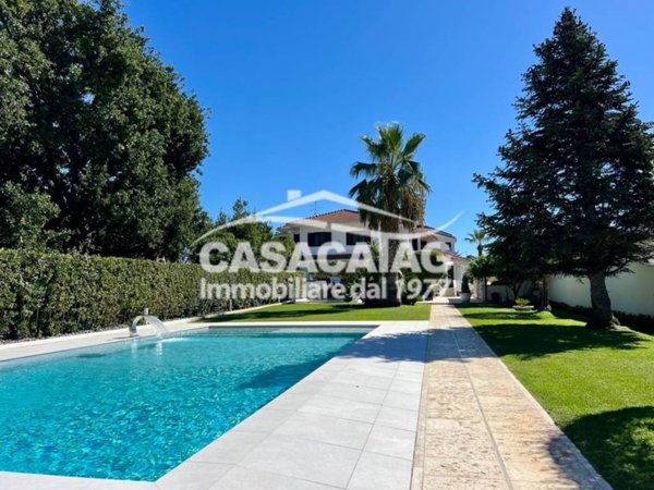 casa indipendente in vendita a Roma in zona Infernetto