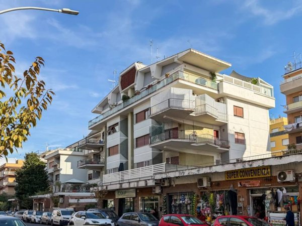 appartamento in vendita a Roma in zona Giuliano Dalmata