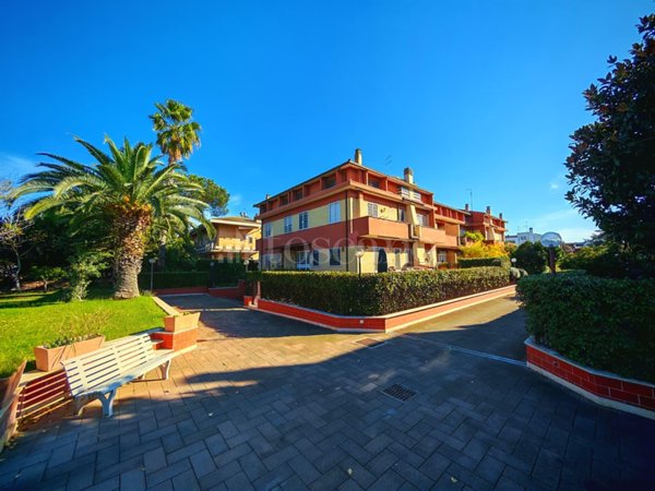 casa indipendente in vendita a Roma in zona Axa