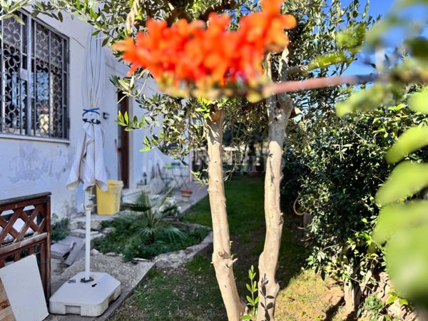 casa indipendente in vendita a Roma in zona Ardeatino