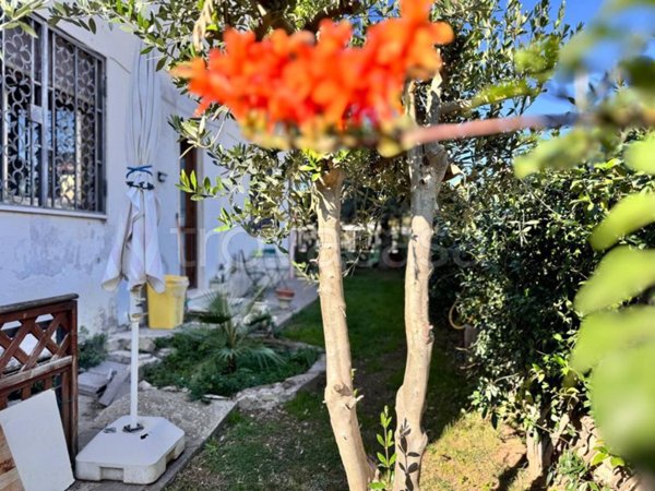 casa indipendente in vendita a Roma in zona Ardeatino