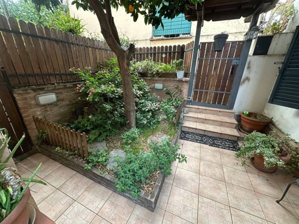 appartamento in vendita a Roma in zona Appio Pignatelli