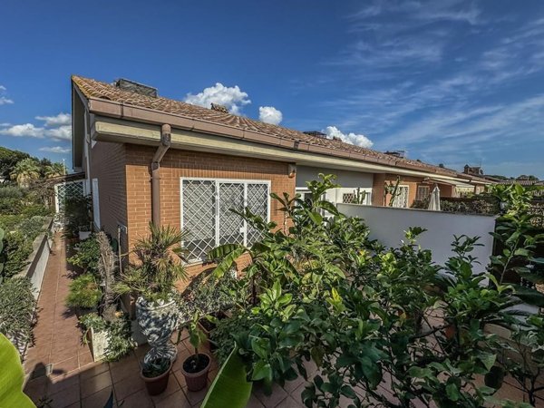 appartamento in vendita a Roma in zona Infernetto