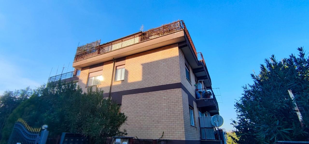 appartamento in vendita a Roma in zona Tomba di Nerone