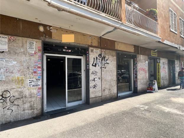 negozio in vendita a Roma in zona Prenestino-Labicano
