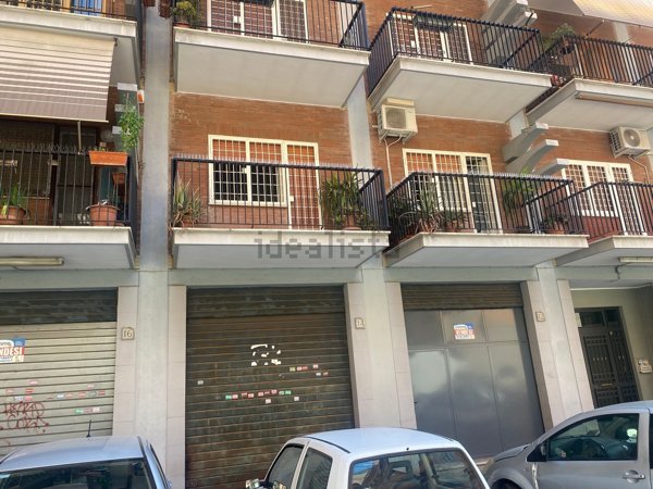 locale commerciale in vendita a Roma