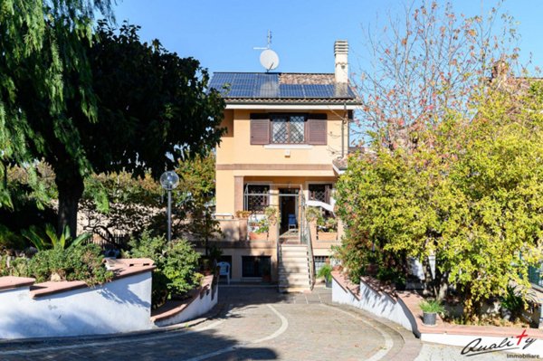 casa indipendente in vendita a Roma in zona Romanina