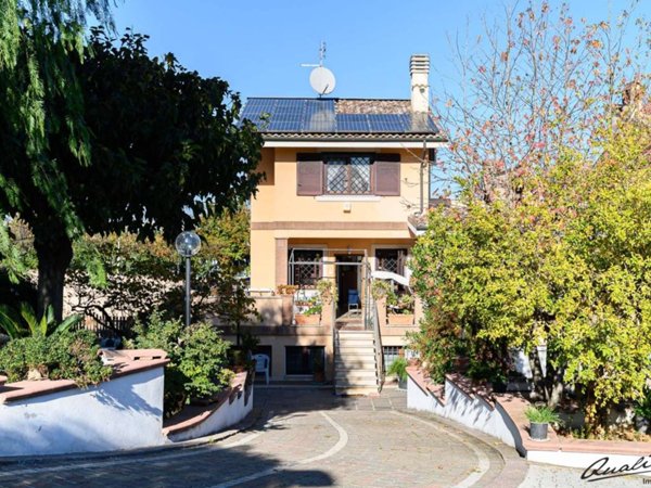 casa indipendente in vendita a Roma in zona Romanina