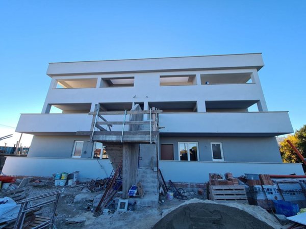 appartamento in vendita a Roma in zona Piana del Sole