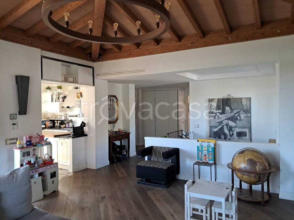 casa indipendente in vendita a Roma in zona Grottarossa