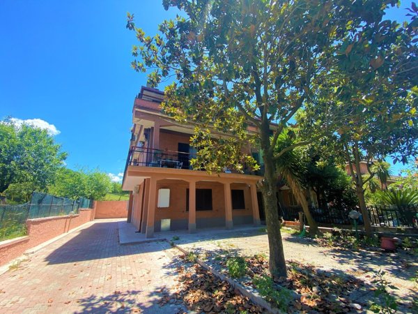 appartamento in vendita a Roma in zona Castel di Leva