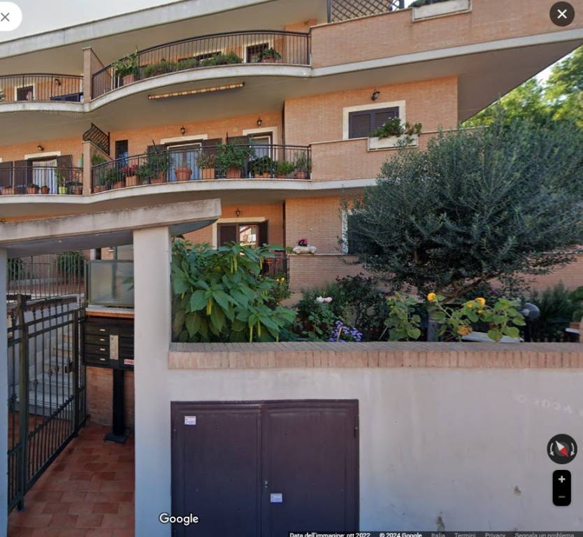 appartamento in vendita a Roma in zona Pantan Monastero