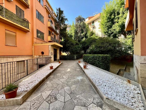 appartamento in vendita a Roma in zona Ostiense