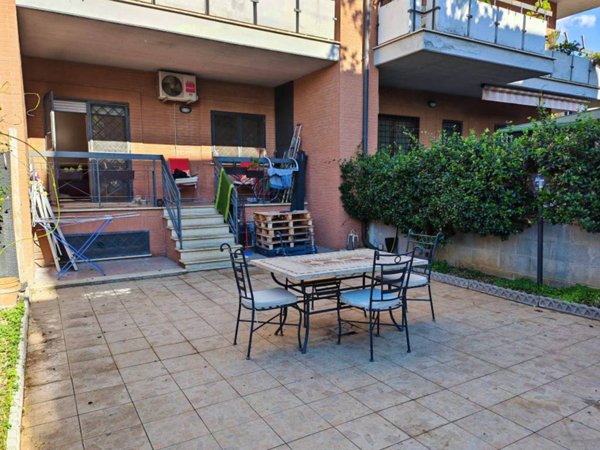 appartamento in vendita a Roma in zona Torre Angela