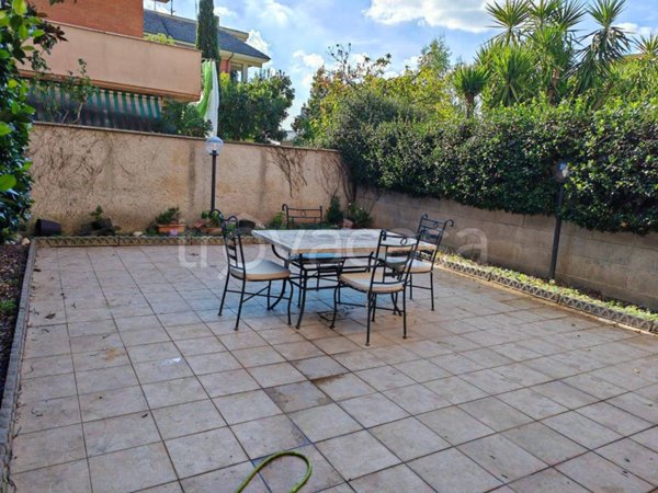 appartamento in vendita a Roma in zona Torre Angela