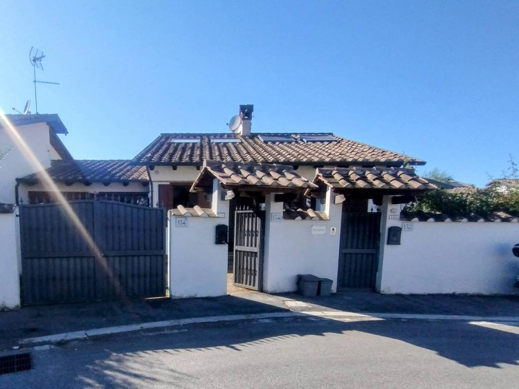 casa indipendente in vendita a Roma in zona Infernetto