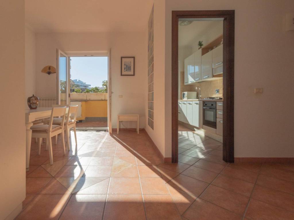 appartamento in vendita a Roma in zona Pantan Monastero