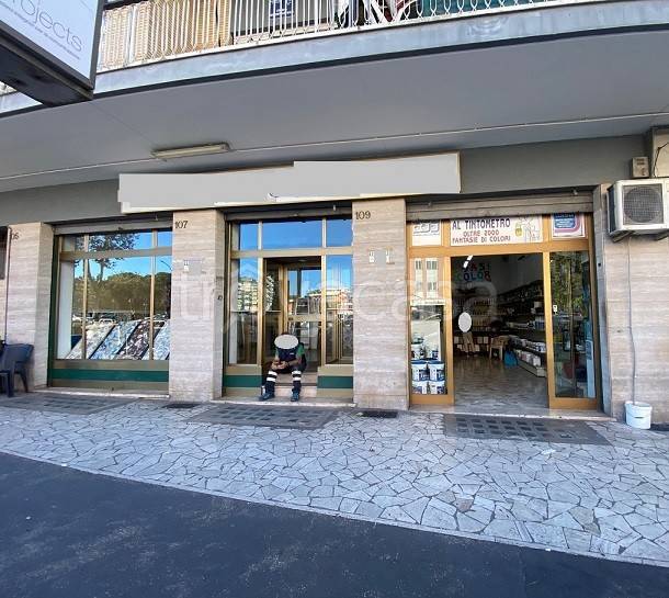 negozio in vendita a Roma in zona Cinecittà
